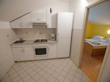 green apartment, fully equipped kitchen