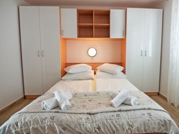 studio apartment, bedroom, double bed